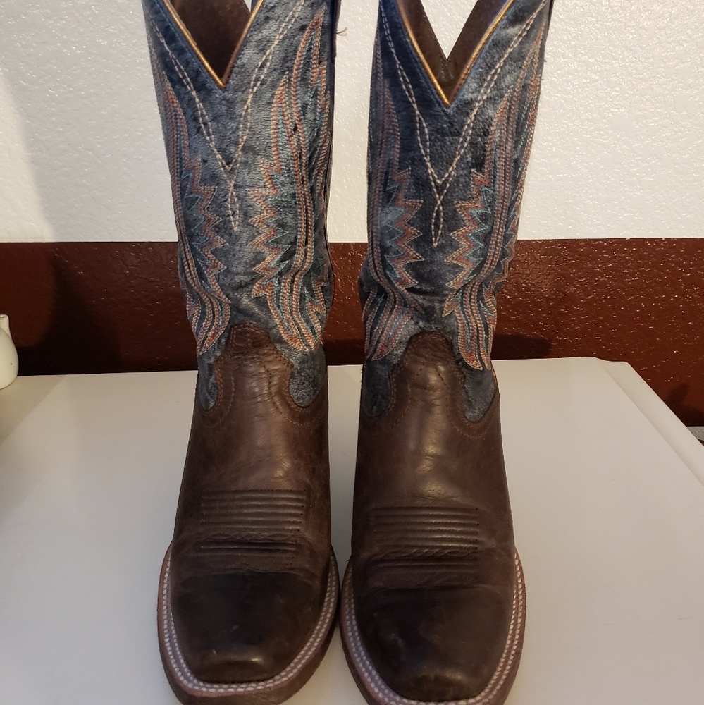 Ariat 6.5B boots